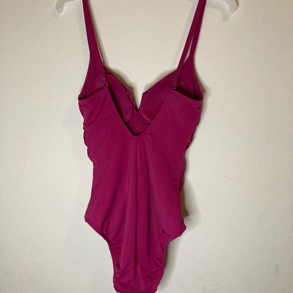 Time and Tru Women’s V- wire One Piece Swimsuit - Picture 5 of 9